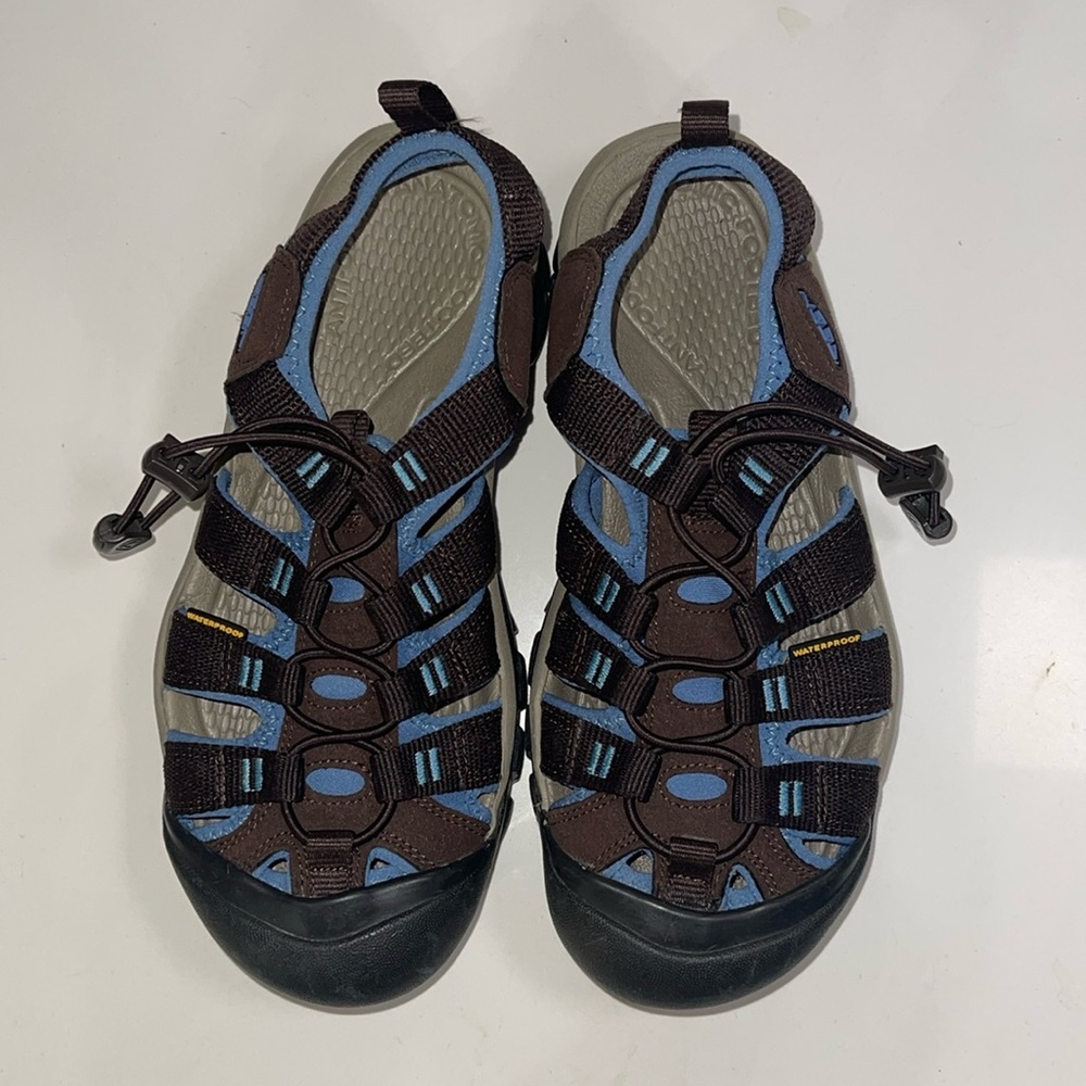KEEN water shoes size 8